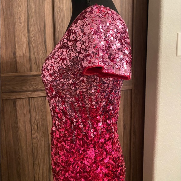 Sequin Glitter Short Sleeve V-Neck Dress - Picture 8 of 13